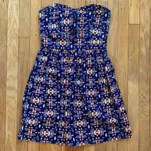 Strapless patterned dress